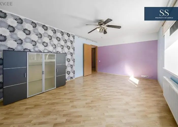 Bright Apartment Near Bus Statioon