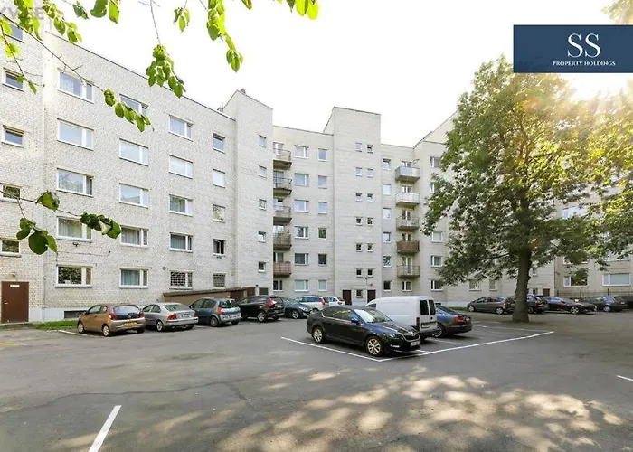 Bright Apartment Near Bus Statioon